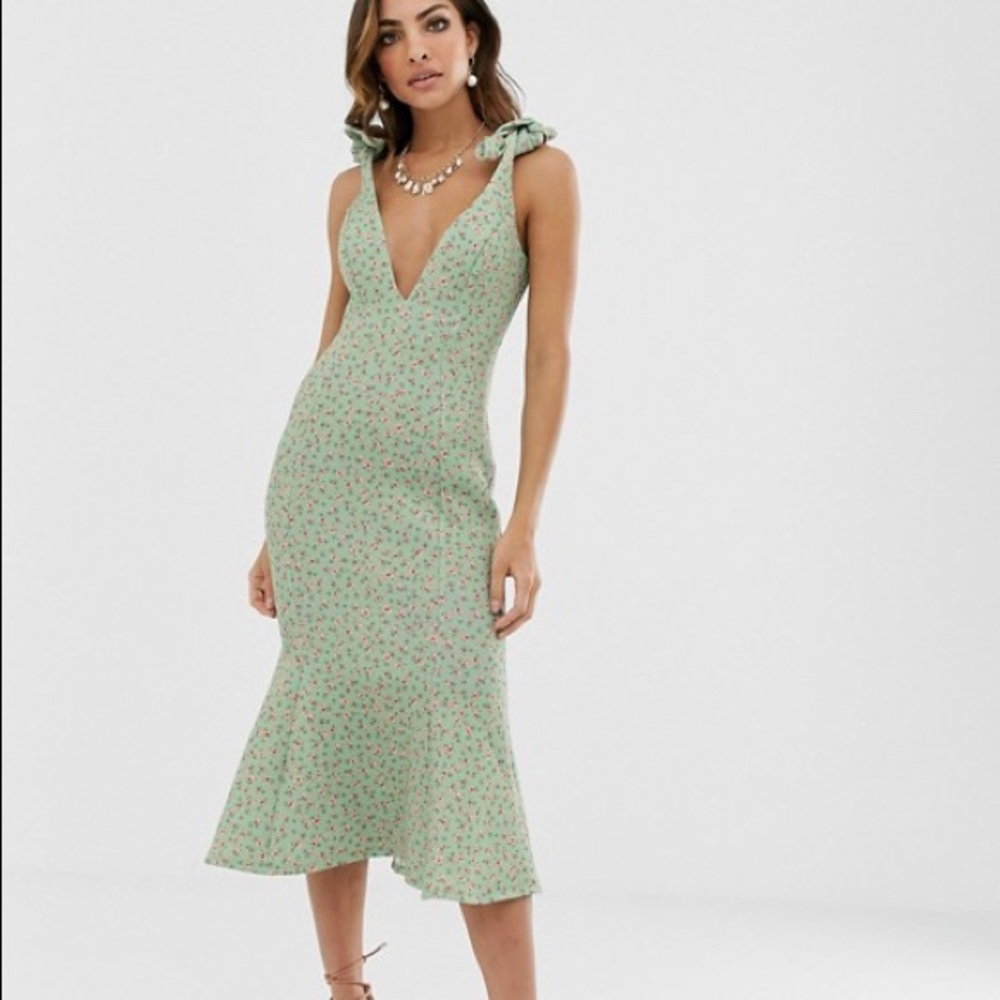 Plunge neck floral dress | US 2